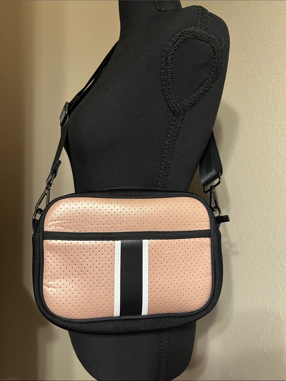 Haute Shore - Drew Crossbody - Fete